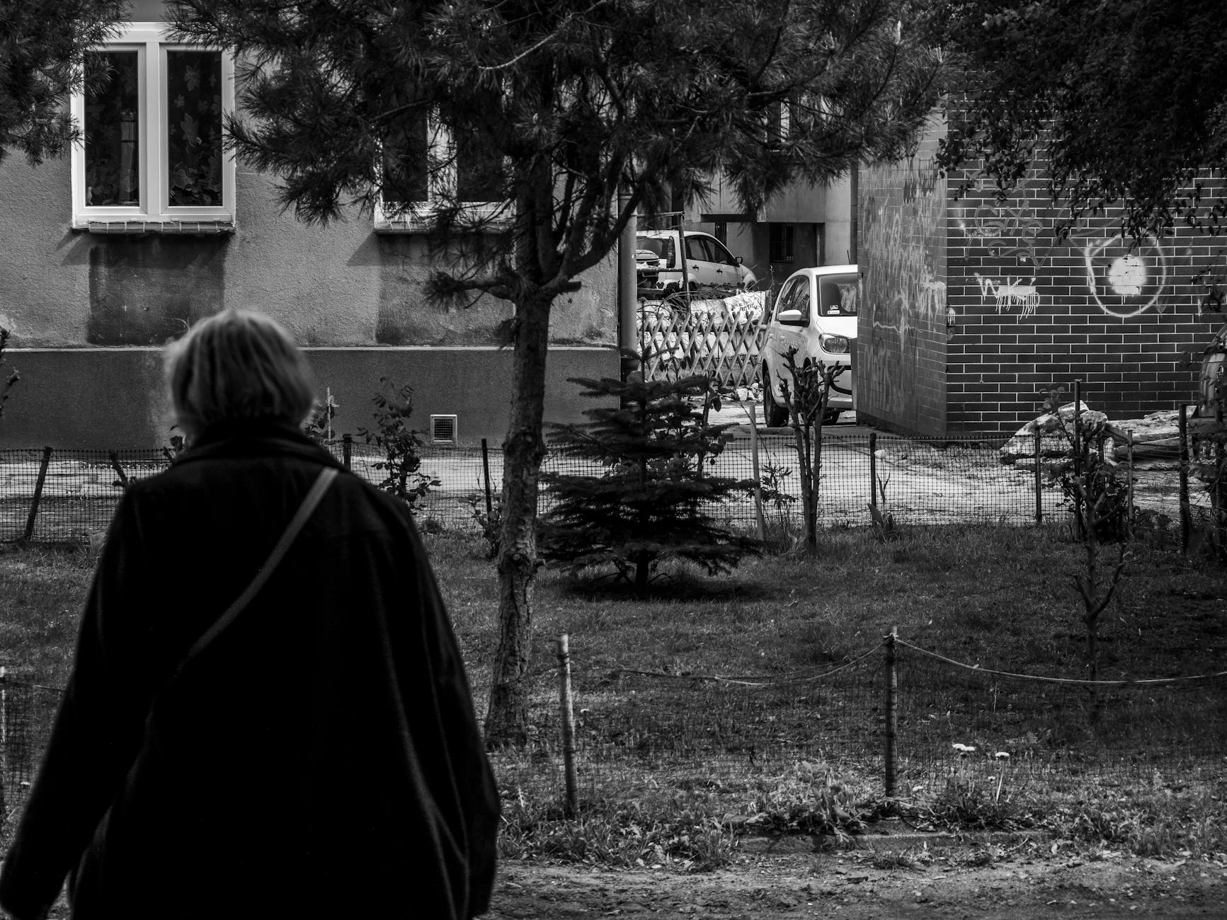 Panorama miasta Sieradz z widokiem na zabytkowe budynki i rzekę Wartę